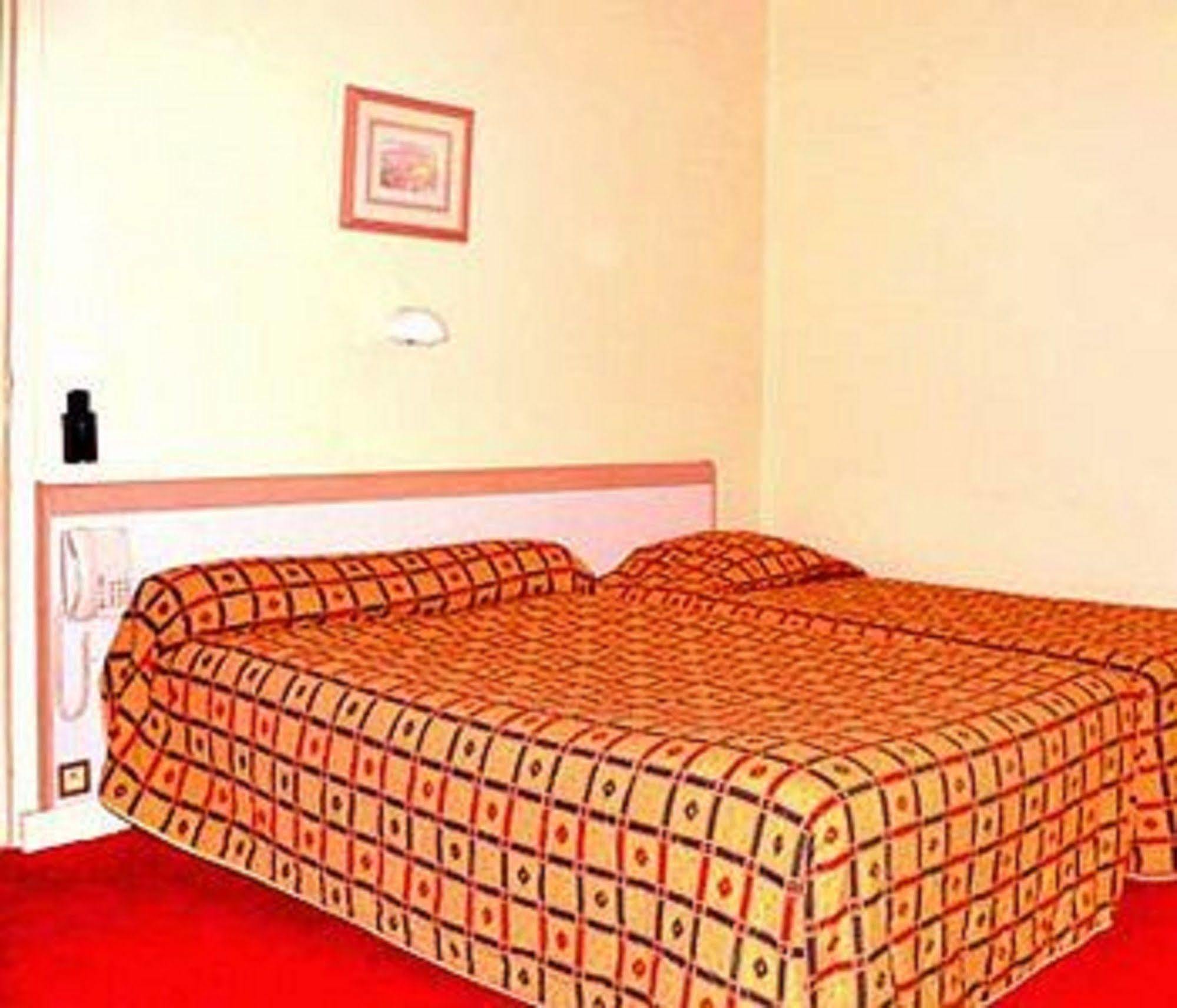 פריז Hotel Fiat מראה חיצוני תמונה